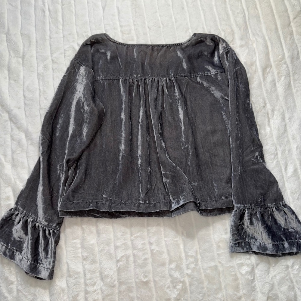Cloth & Stone Velvet Bell Sleeve Top Gray Size L Relaxed‎ Fit - Picture 3 of 7